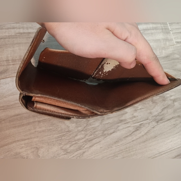 Authentic Louis Vuitton Elise Wallet - Picture 8 of 11